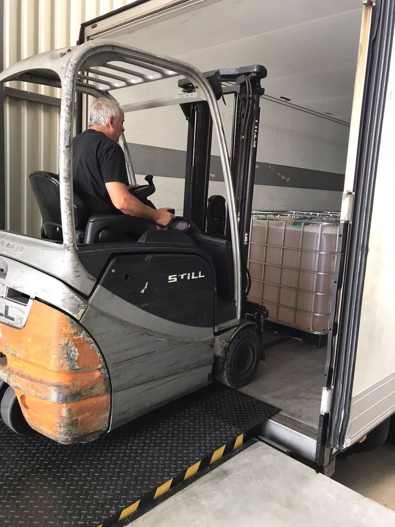 Huile de tournesol raffiné, désodorisé + additifs E900, E320, E321 en eurocubes IBC  