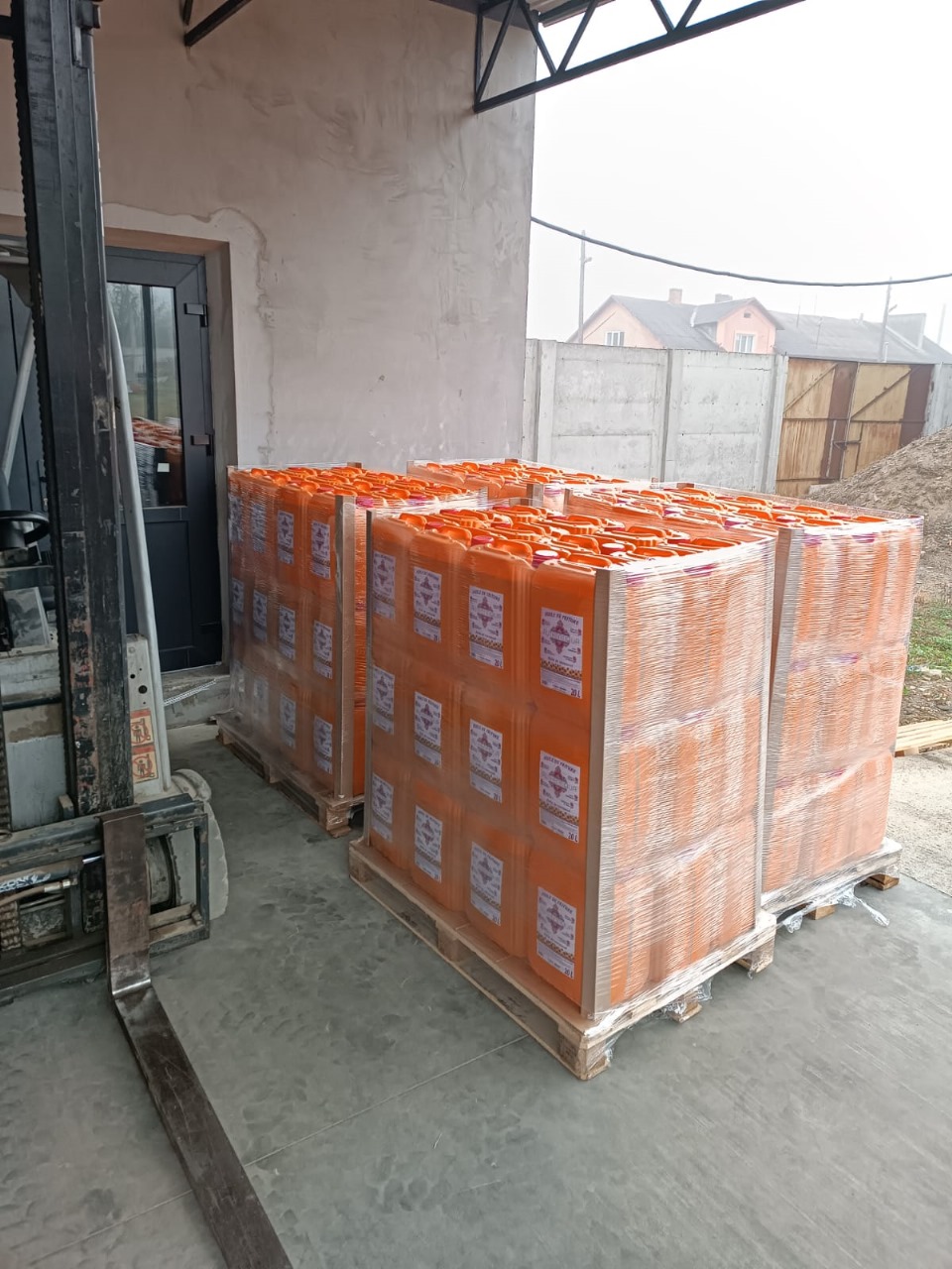 Huile de tournesol raffiné, désodorisé + additifs E900, E320, E321 en bidons de 20l 